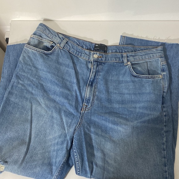 ASOS Curve Distressed Mom Jeans - Picture 1 of 4